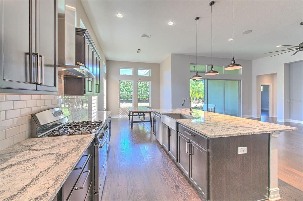 出租: $3,500 (4 贝兹, 3 浴室, 2465 平方英尺)