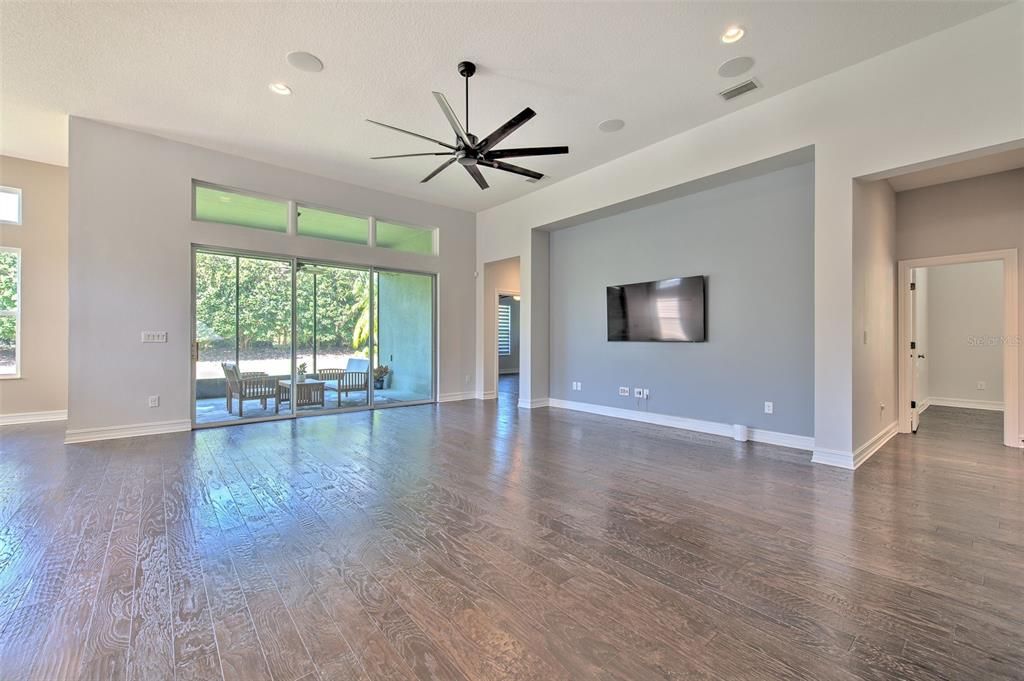 出租: $3,500 (4 贝兹, 3 浴室, 2465 平方英尺)