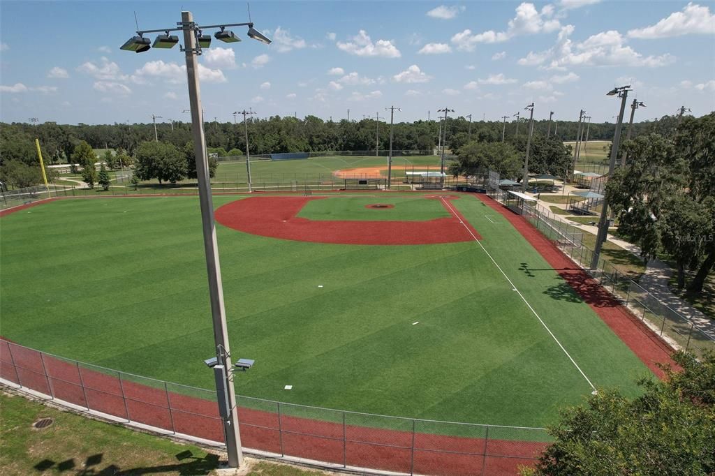 出租: $3,500 (4 贝兹, 3 浴室, 2465 平方英尺)