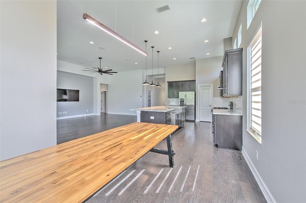 出租: $3,500 (4 贝兹, 3 浴室, 2465 平方英尺)