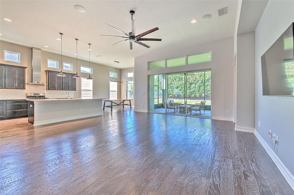 出租: $3,500 (4 贝兹, 3 浴室, 2465 平方英尺)