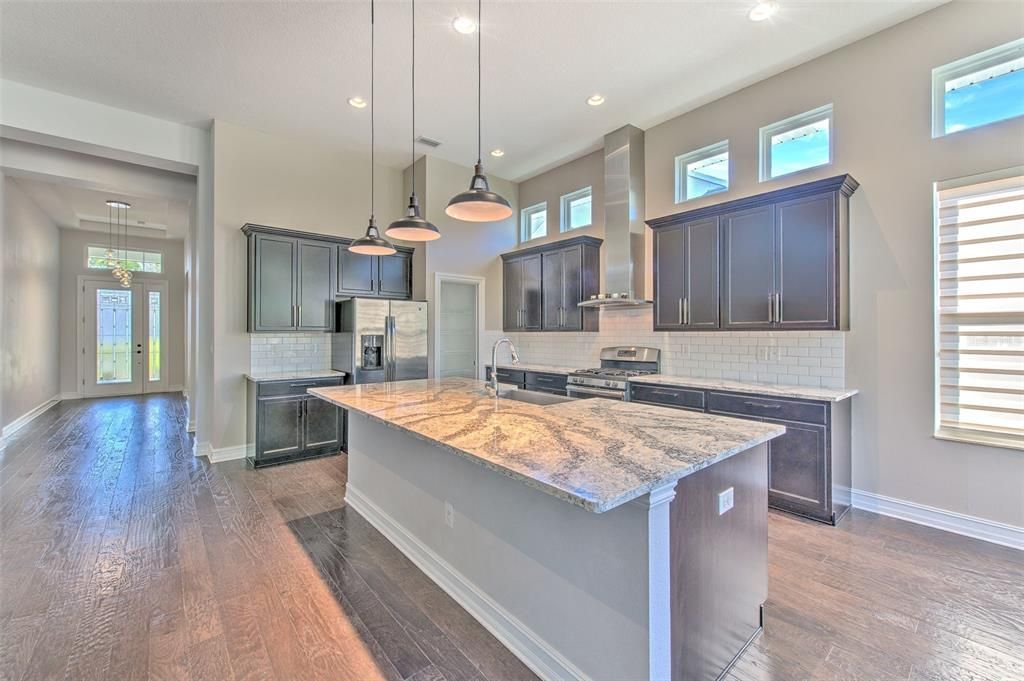 出租: $3,500 (4 贝兹, 3 浴室, 2465 平方英尺)