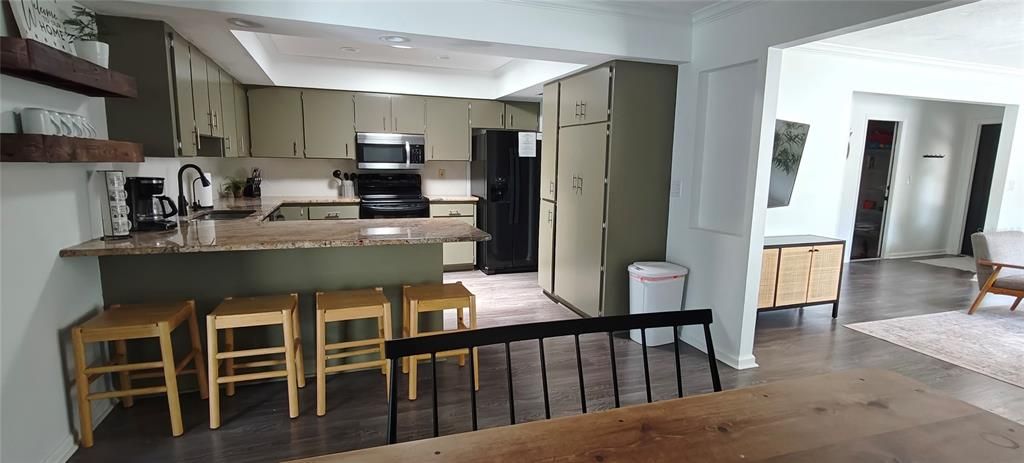 For Rent: $4,500 (4 beds, 2 baths, 1888 Square Feet)