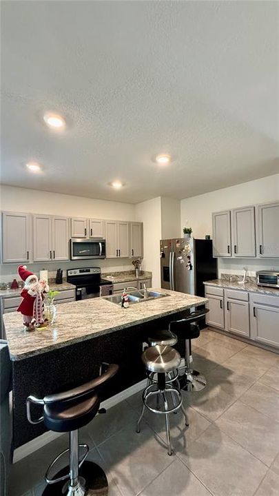 For Rent: $2,100 (3 beds, 2 baths, 1758 Square Feet)