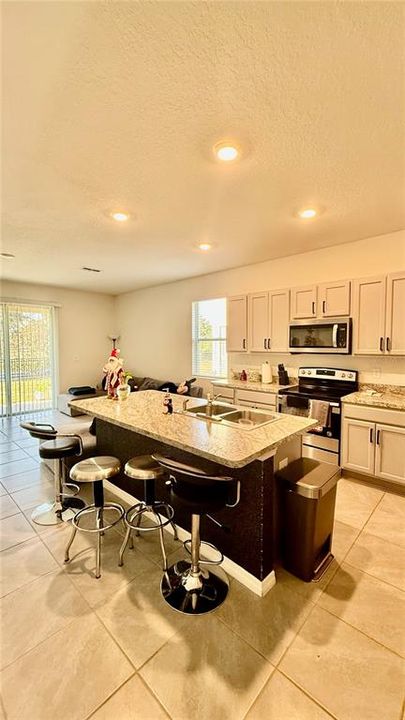 For Rent: $2,100 (3 beds, 2 baths, 1758 Square Feet)