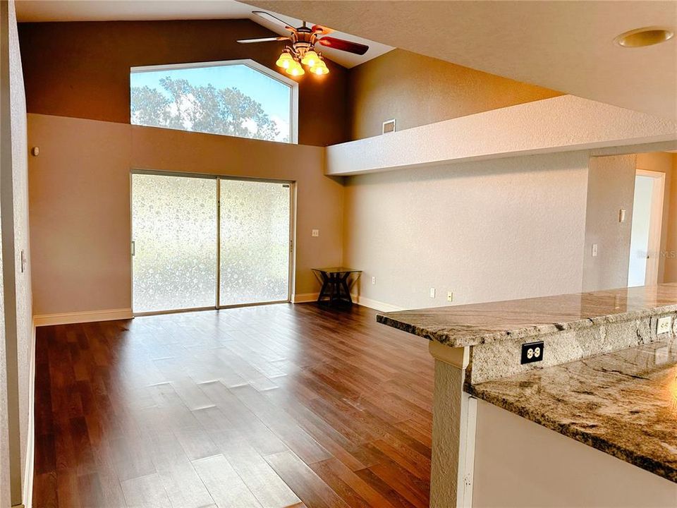 En Renta: $2,300 (3 camas, 2 baños, 2042 Pies cuadrados)