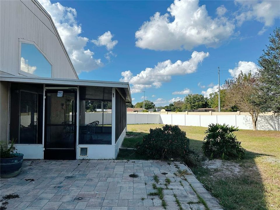 En Renta: $2,300 (3 camas, 2 baños, 2042 Pies cuadrados)