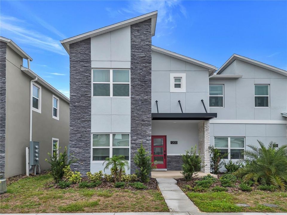 For Rent: $2,900 (5 beds, 4 baths, 2167 Square Feet)