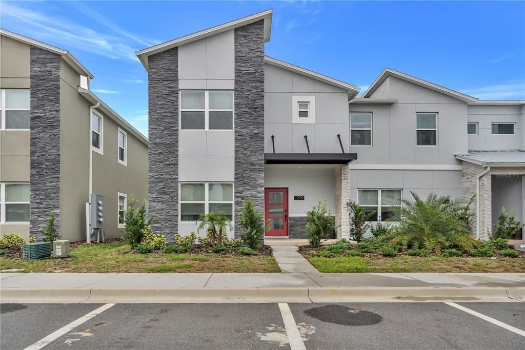 For Rent: $2,900 (5 beds, 4 baths, 2167 Square Feet)