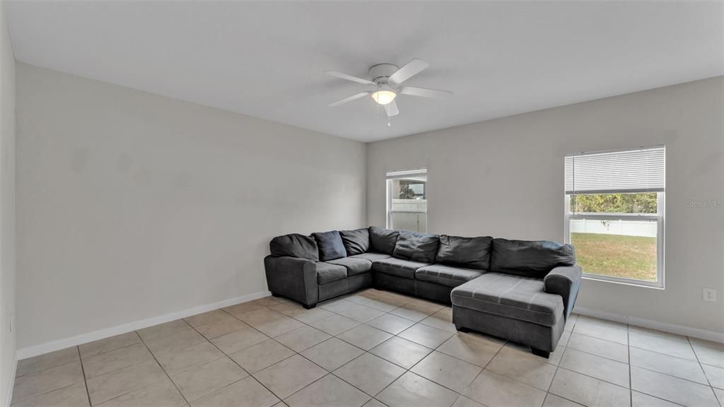 En Venta: $415,000 (4 camas, 2 baños, 2232 Pies cuadrados)