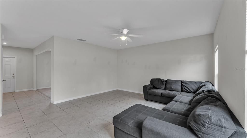 En Venta: $415,000 (4 camas, 2 baños, 2232 Pies cuadrados)