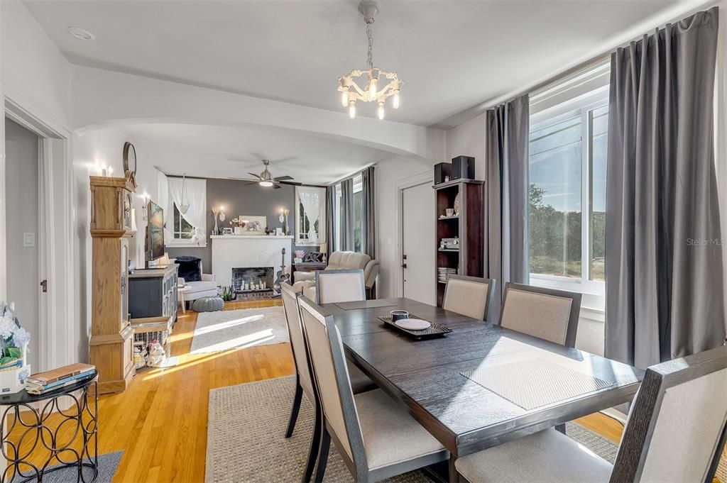 En Venta: $1,250,000 (4 camas, 3 baños, 1974 Pies cuadrados)