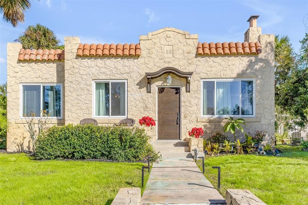 En Venta: $1,250,000 (4 camas, 3 baños, 1974 Pies cuadrados)