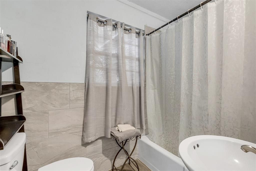 En Venta: $1,250,000 (4 camas, 3 baños, 1974 Pies cuadrados)