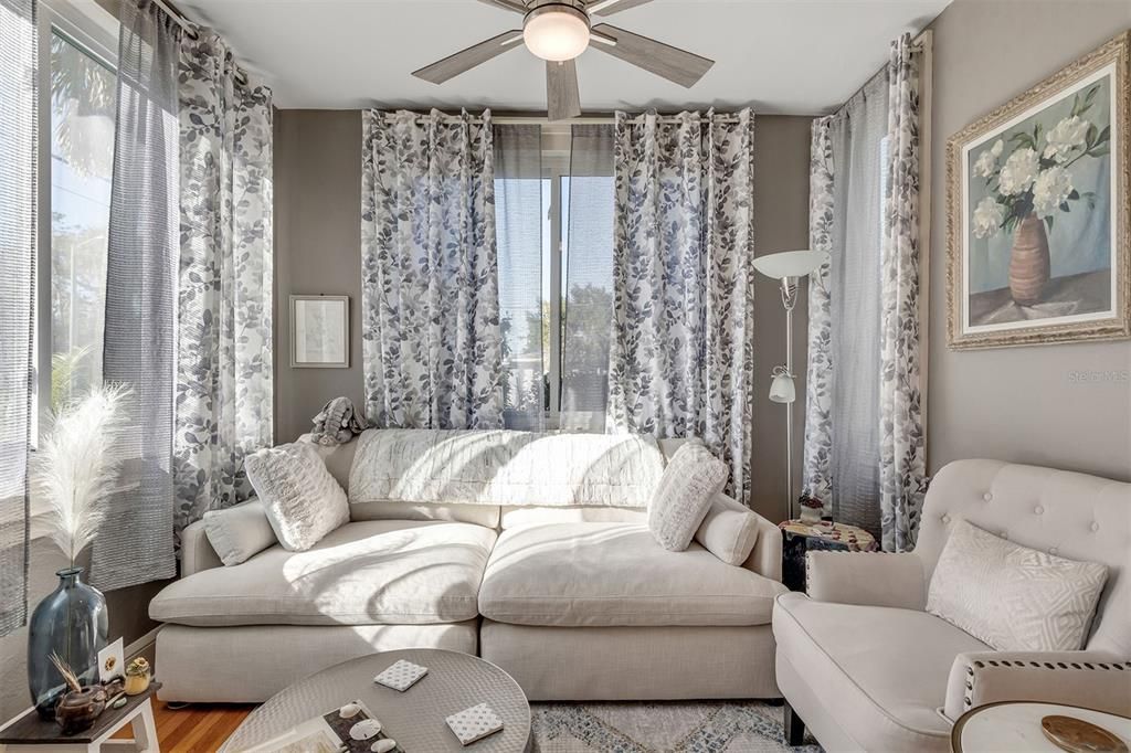 En Venta: $1,250,000 (4 camas, 3 baños, 1974 Pies cuadrados)