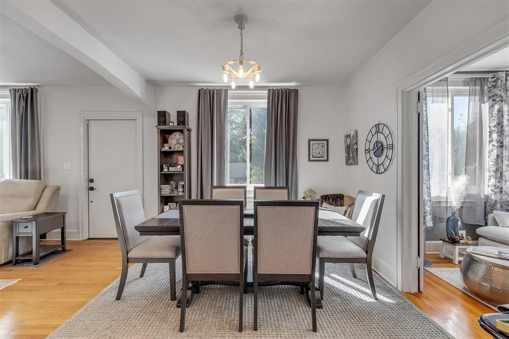 En Venta: $1,250,000 (4 camas, 3 baños, 1974 Pies cuadrados)