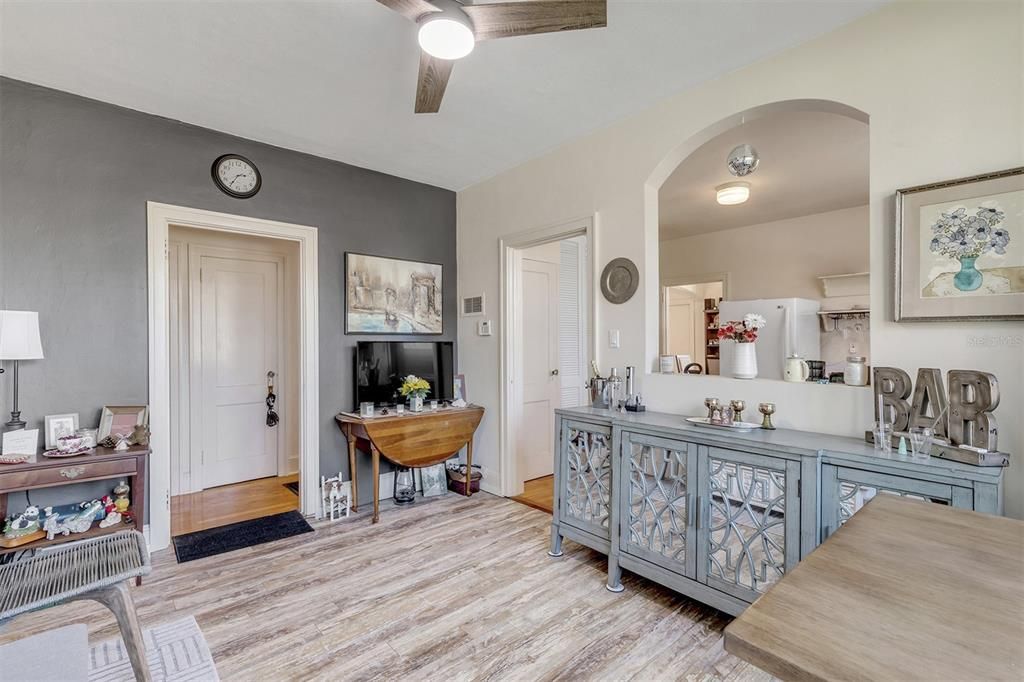 En Venta: $1,250,000 (4 camas, 3 baños, 1974 Pies cuadrados)