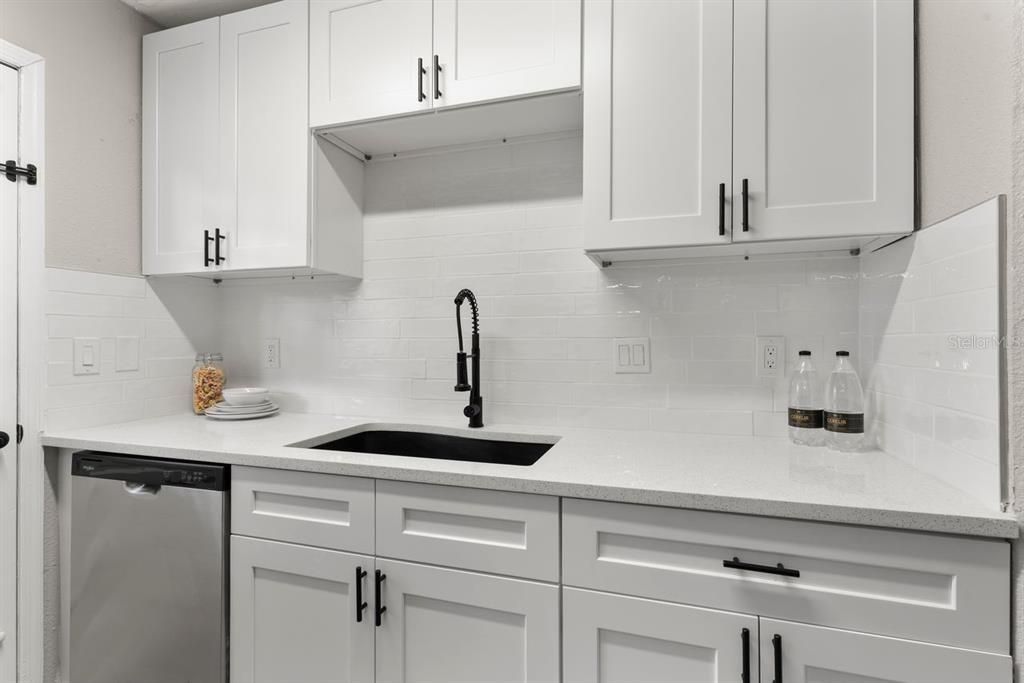 На продажу: $138,200 (2 спален, 1 ванн, 831 Квадратных фут)