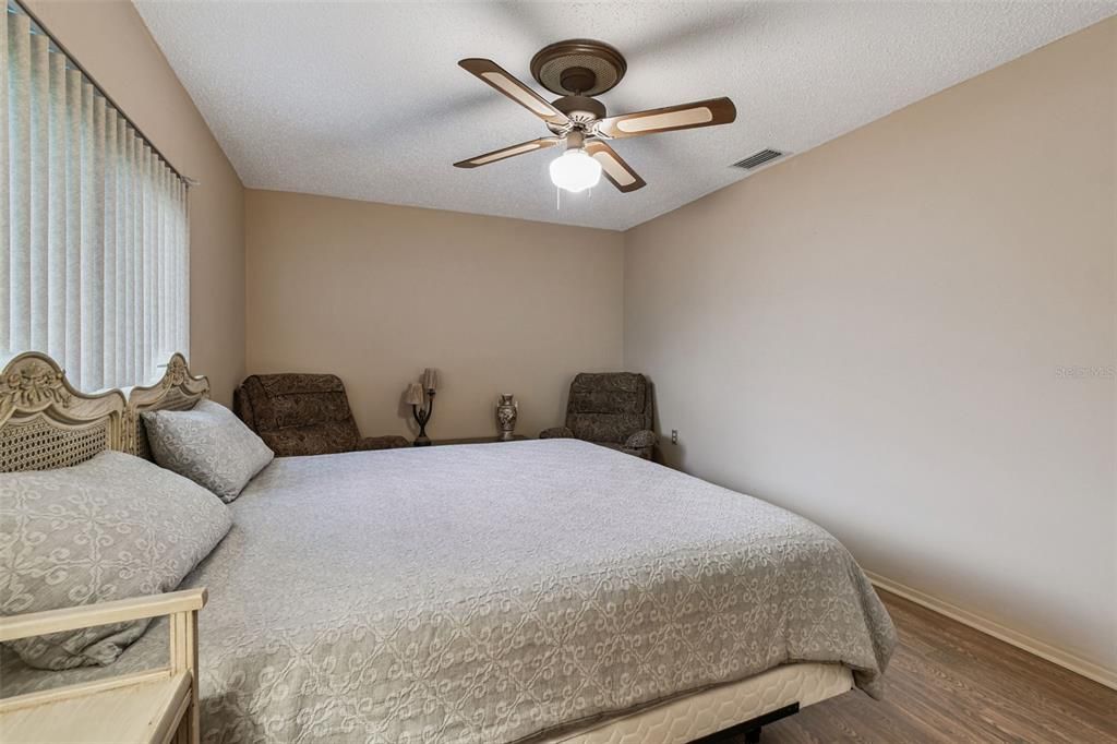 待售: $490,000 (3 贝兹, 3 浴室, 2137 平方英尺)