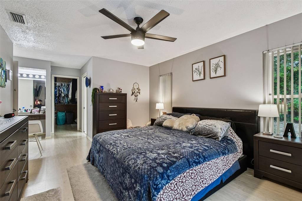 待售: $490,000 (3 贝兹, 3 浴室, 2137 平方英尺)