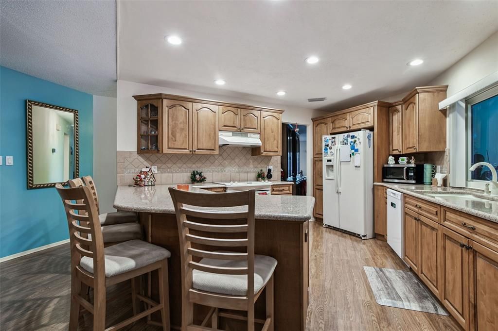 待售: $490,000 (3 贝兹, 3 浴室, 2137 平方英尺)