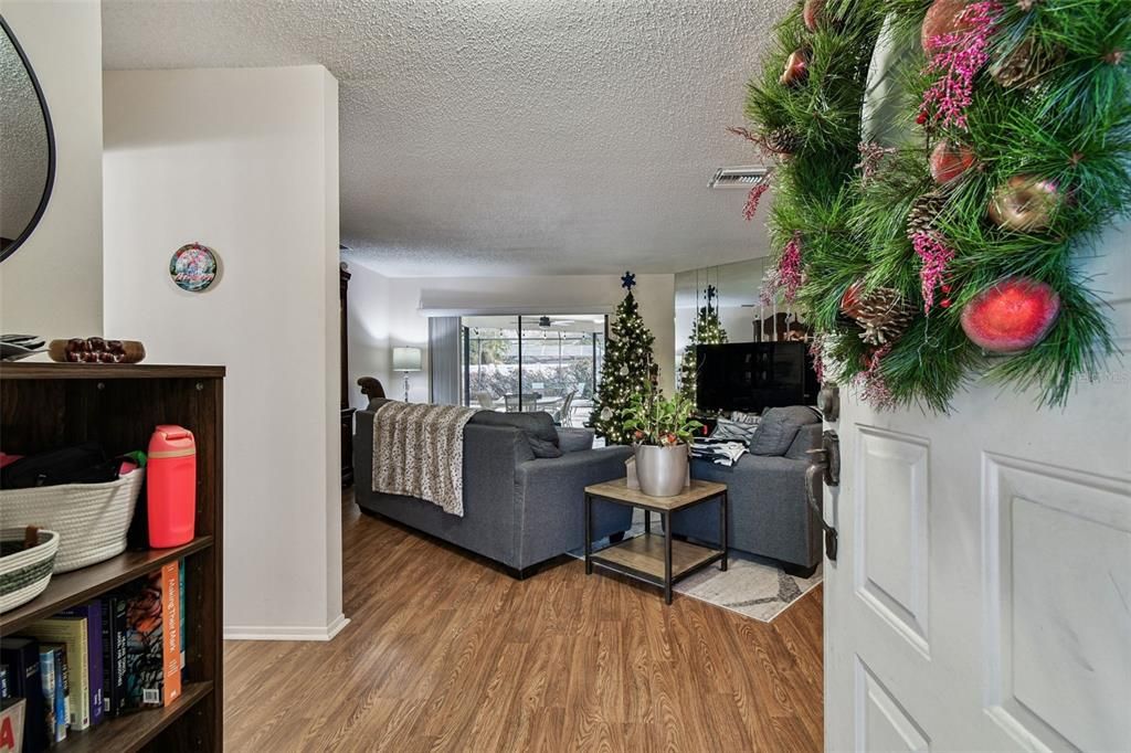 待售: $490,000 (3 贝兹, 3 浴室, 2137 平方英尺)