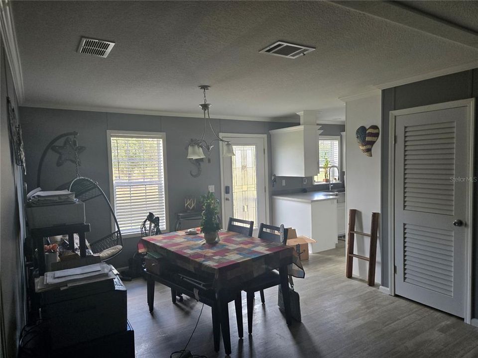 На продажу: $450,000 (2 спален, 2 ванн, 1404 Квадратных фут)