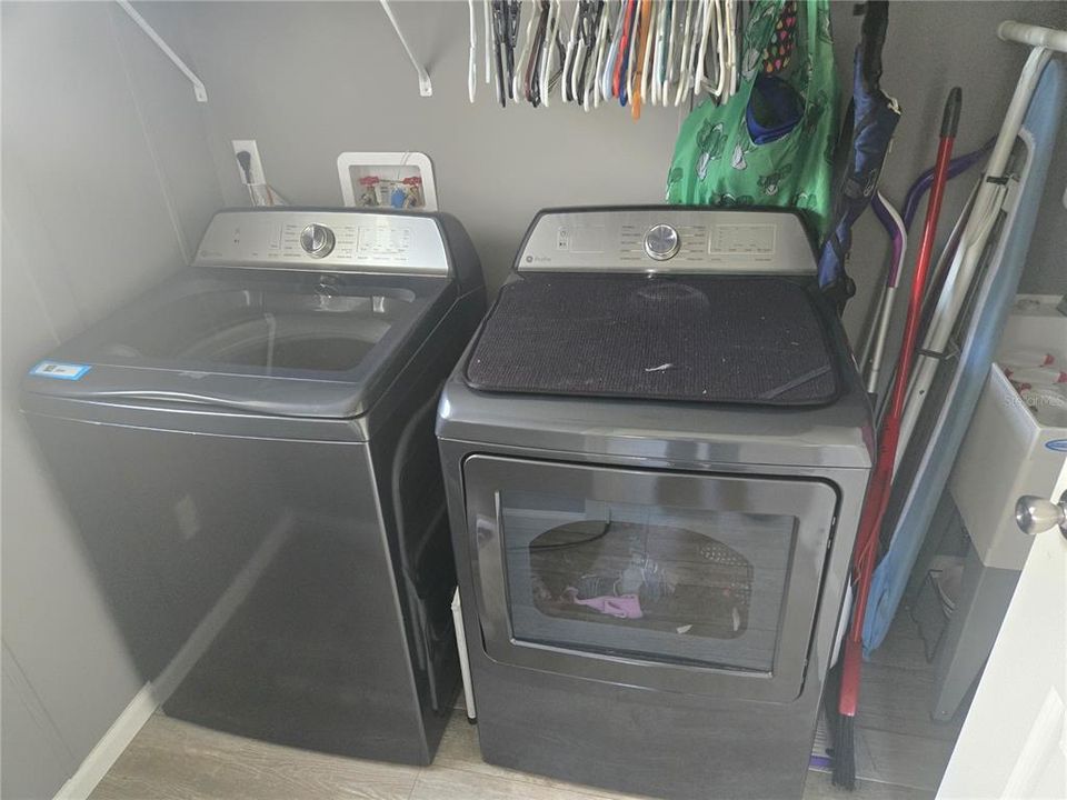 На продажу: $450,000 (2 спален, 2 ванн, 1404 Квадратных фут)