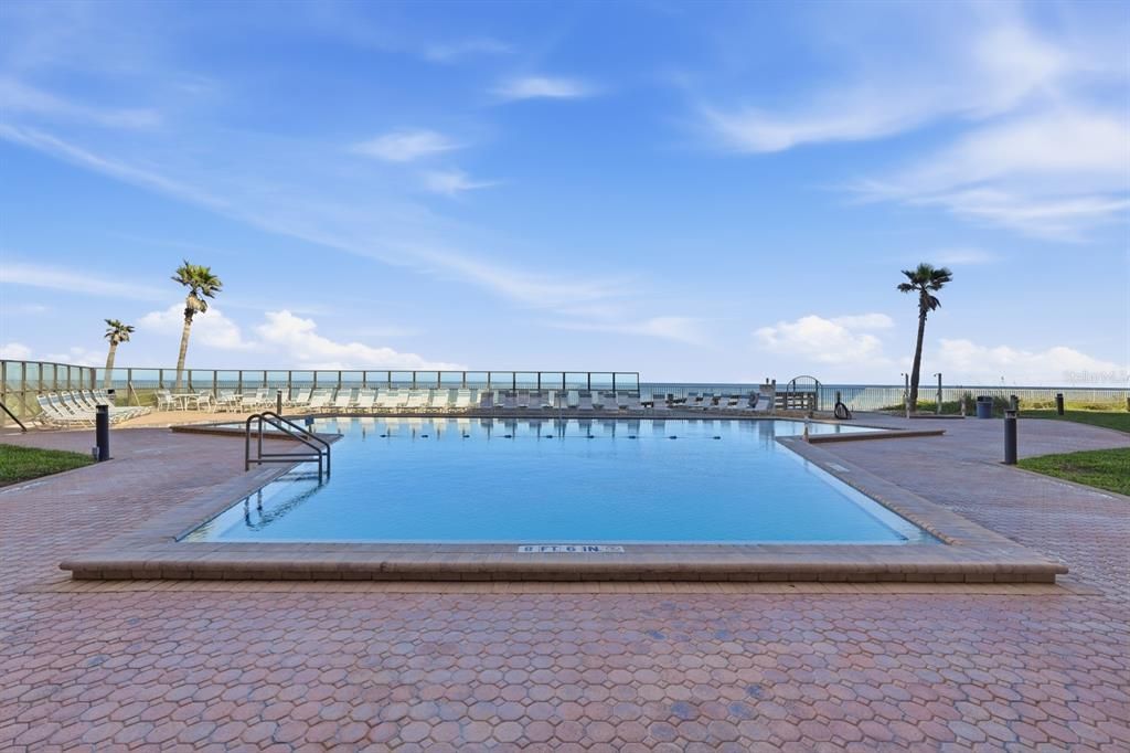 For Sale: $335,000 (1 beds, 1 baths, 775 Square Feet)