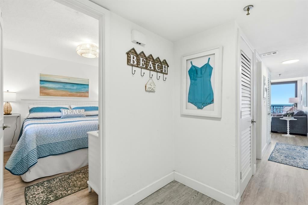 For Sale: $335,000 (1 beds, 1 baths, 775 Square Feet)