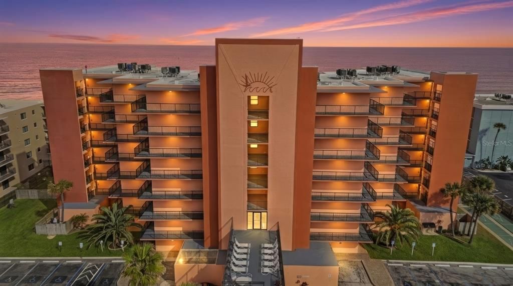 For Sale: $335,000 (1 beds, 1 baths, 775 Square Feet)