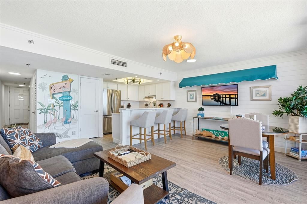 For Sale: $335,000 (1 beds, 1 baths, 775 Square Feet)