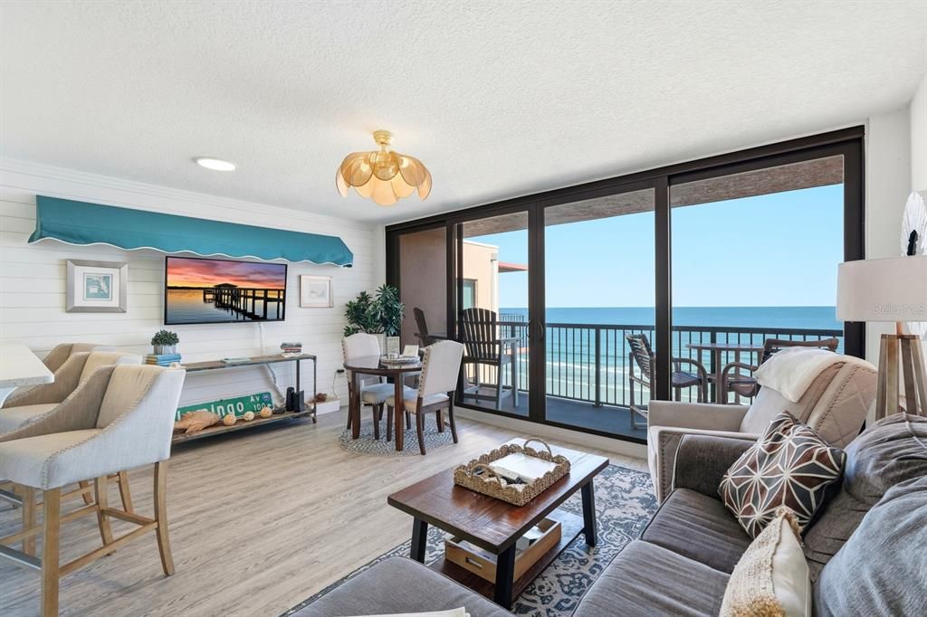 For Sale: $335,000 (1 beds, 1 baths, 775 Square Feet)