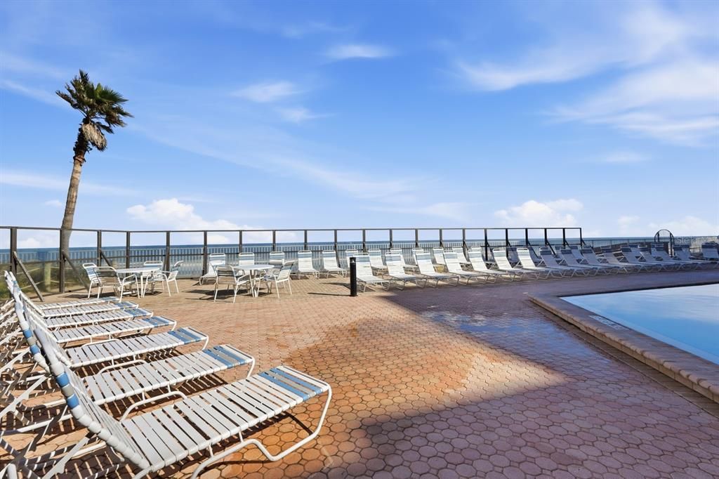 For Sale: $335,000 (1 beds, 1 baths, 775 Square Feet)