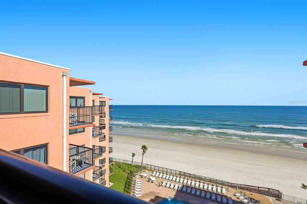 For Sale: $335,000 (1 beds, 1 baths, 775 Square Feet)