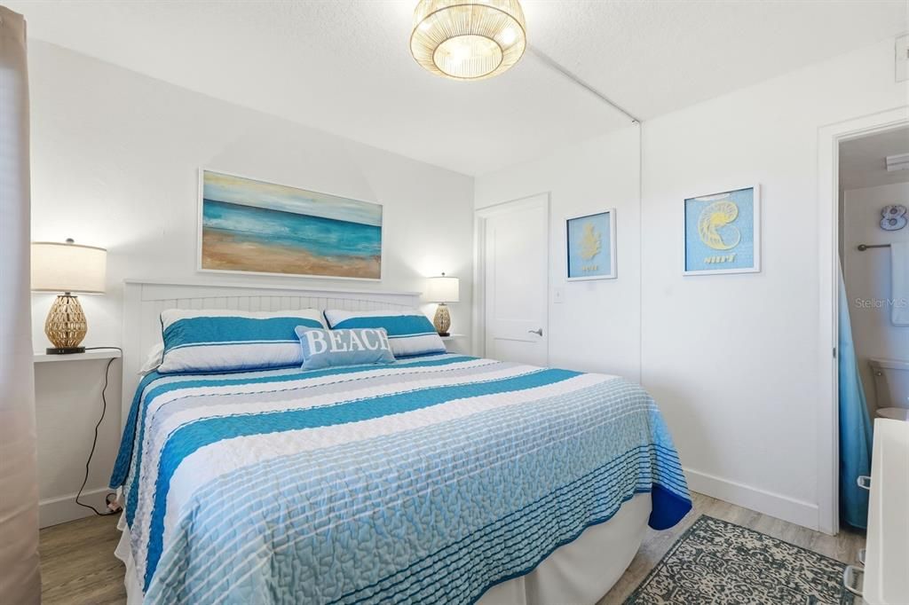 For Sale: $335,000 (1 beds, 1 baths, 775 Square Feet)