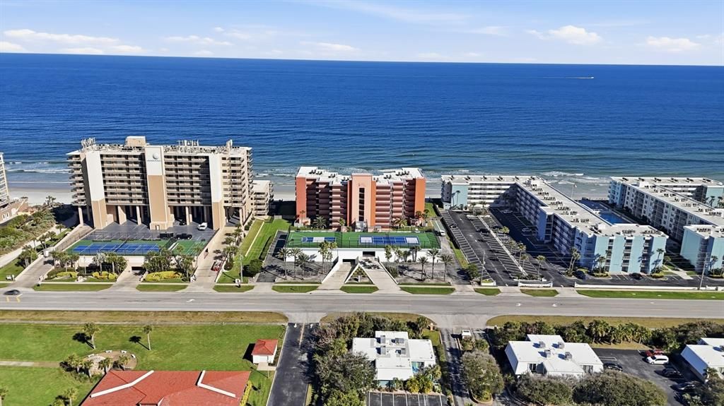 For Sale: $335,000 (1 beds, 1 baths, 775 Square Feet)