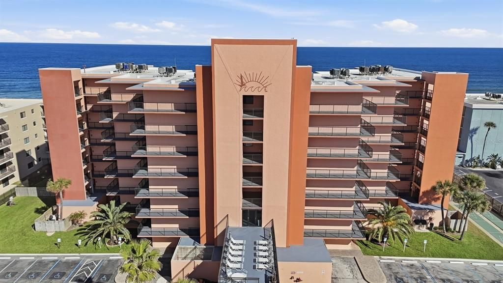 For Sale: $335,000 (1 beds, 1 baths, 775 Square Feet)