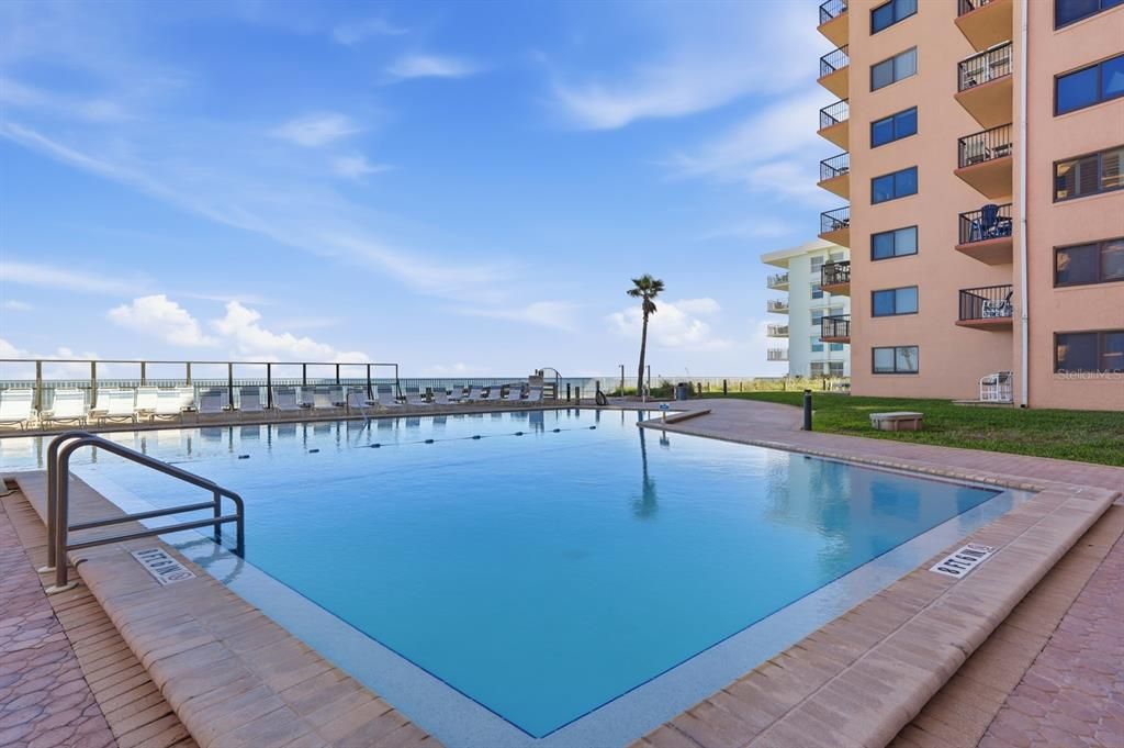 For Sale: $335,000 (1 beds, 1 baths, 775 Square Feet)