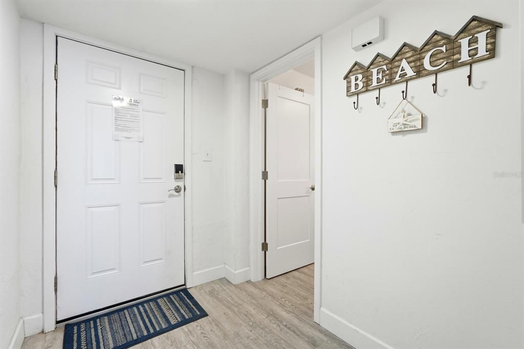For Sale: $335,000 (1 beds, 1 baths, 775 Square Feet)