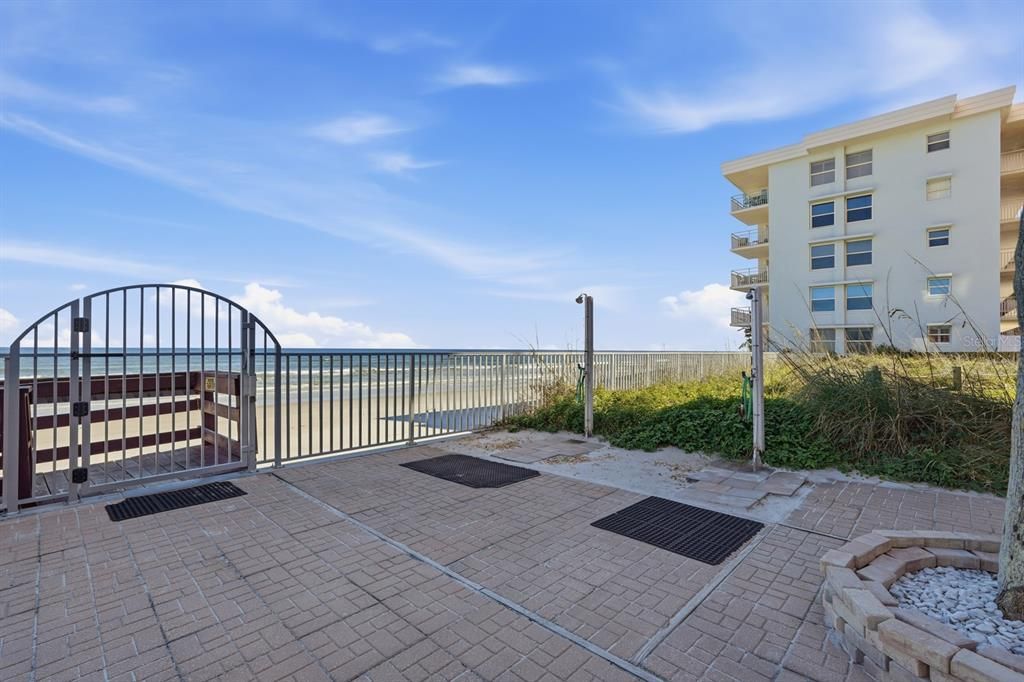 For Sale: $335,000 (1 beds, 1 baths, 775 Square Feet)