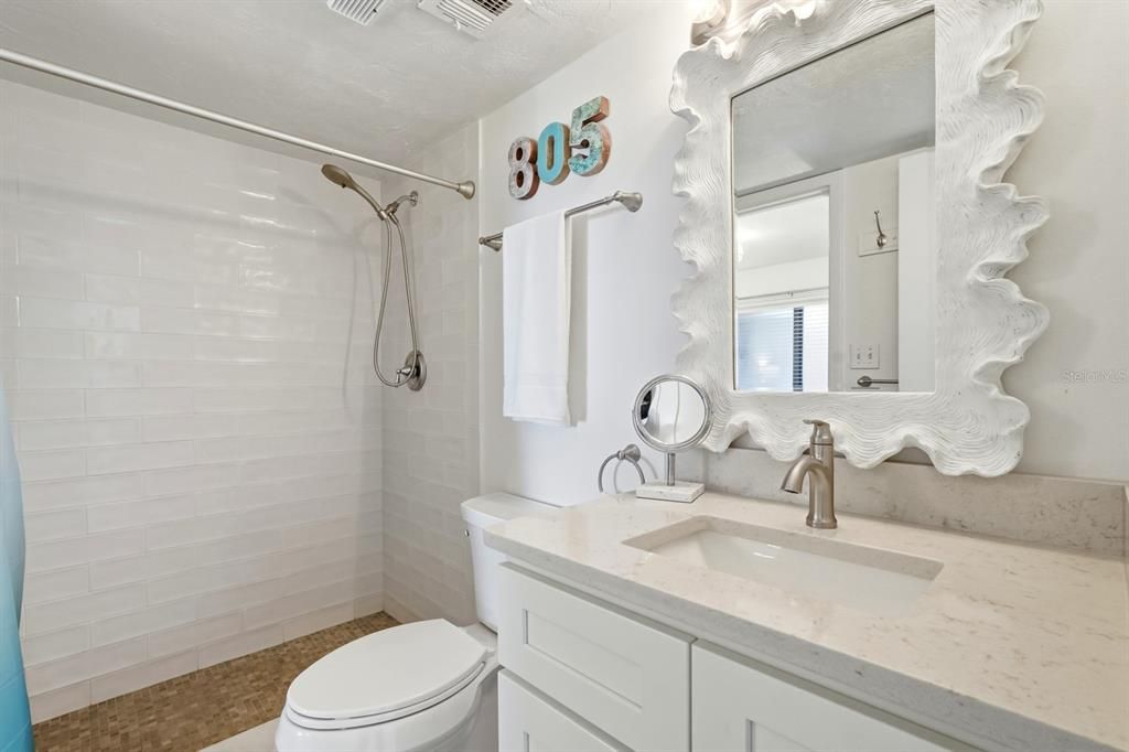 For Sale: $335,000 (1 beds, 1 baths, 775 Square Feet)