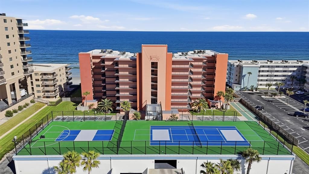 For Sale: $335,000 (1 beds, 1 baths, 775 Square Feet)