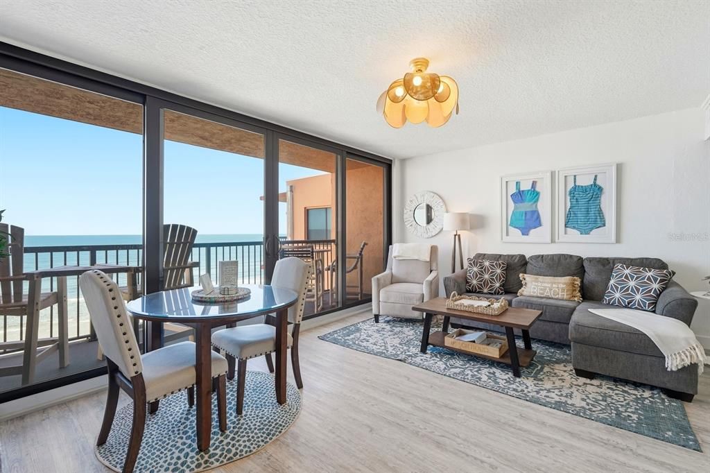 For Sale: $335,000 (1 beds, 1 baths, 775 Square Feet)