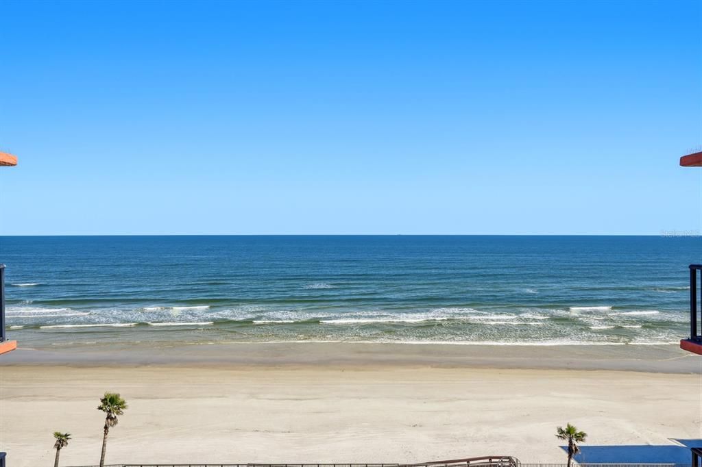 For Sale: $335,000 (1 beds, 1 baths, 775 Square Feet)