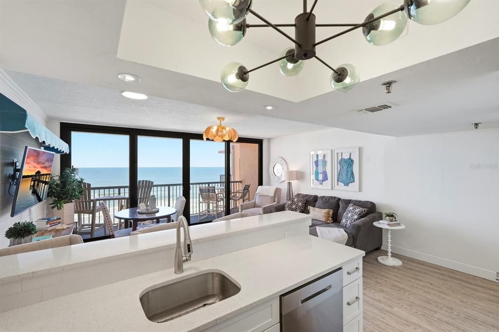 For Sale: $335,000 (1 beds, 1 baths, 775 Square Feet)