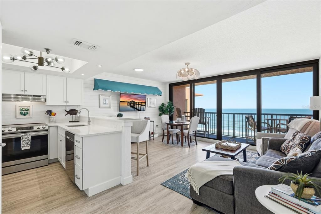 For Sale: $335,000 (1 beds, 1 baths, 775 Square Feet)