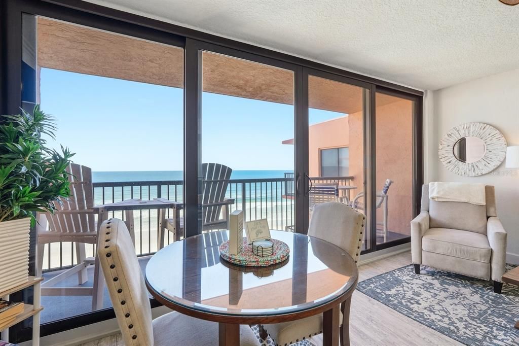 For Sale: $335,000 (1 beds, 1 baths, 775 Square Feet)