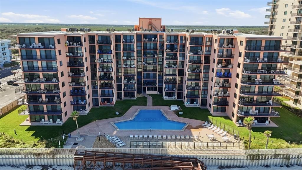 For Sale: $335,000 (1 beds, 1 baths, 775 Square Feet)