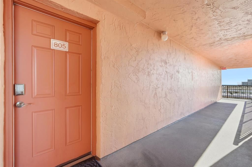 For Sale: $335,000 (1 beds, 1 baths, 775 Square Feet)